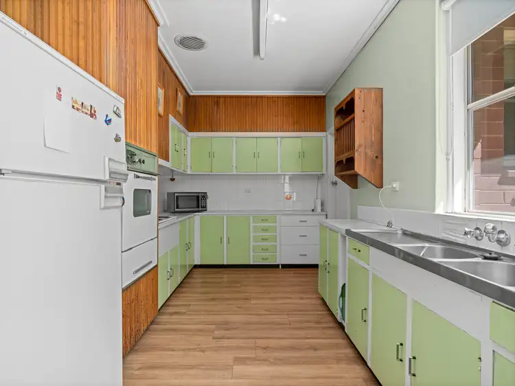 Fifth view of Homely house listing, 100 Edwards Street, Wangaratta VIC 3677