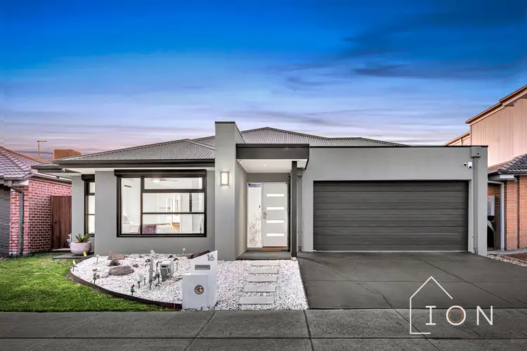 16 Statham View, Cranbourne West VIC 3977