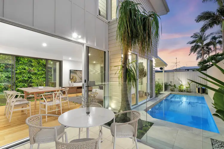 2/73 Lapoinya Crescent, Warana QLD 4575