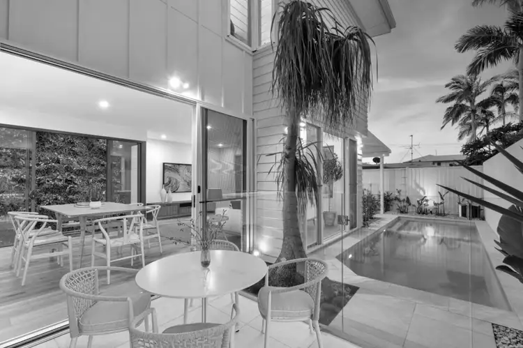 2/73 Lapoinya Crescent, Warana QLD 4575