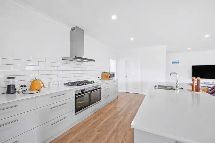 Second view of Homely house listing, 32 Hayward Crest, Yakamia WA 6330