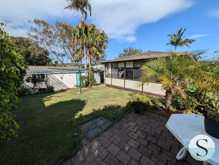 15 Alexander Avenue, Caves Beach NSW 2281
