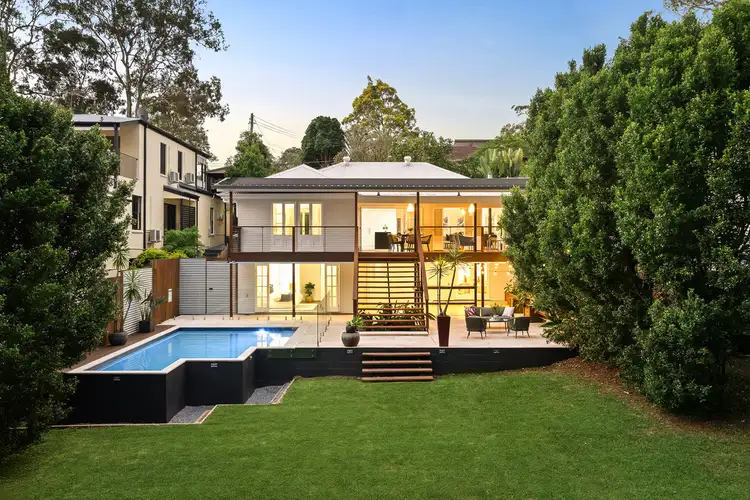 16 Henry Street, Chapel Hill QLD 4069