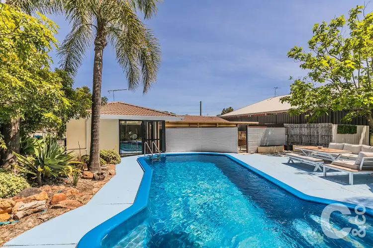 21 Dawson Way, Parmelia WA 6167