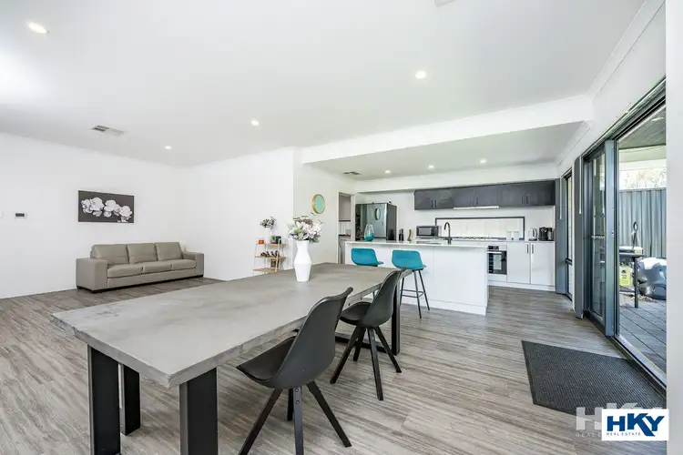 6 Moorland Crescent