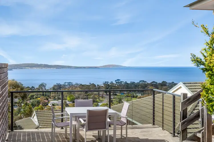 1/64 Coolamon Road, Taroona TAS 7053