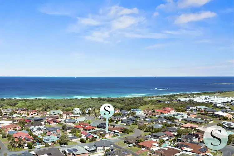 17 Oceanside Drive, Caves Beach NSW 2281