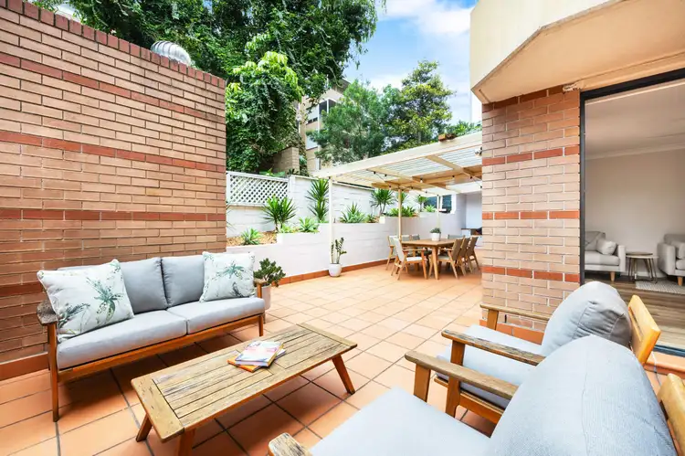 Main view of Homely unit listing, 2/737-739 Pittwater Road, Dee Why NSW 2099
