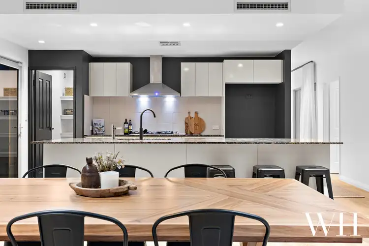 8 Mewstone Crescent, North Coogee WA 6163