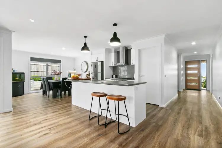 14 Lawson Drive, Lakes Entrance VIC 3909