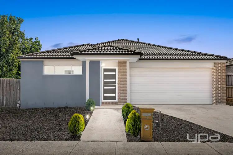 8 Silverbay Avenue, Point Cook VIC 3030