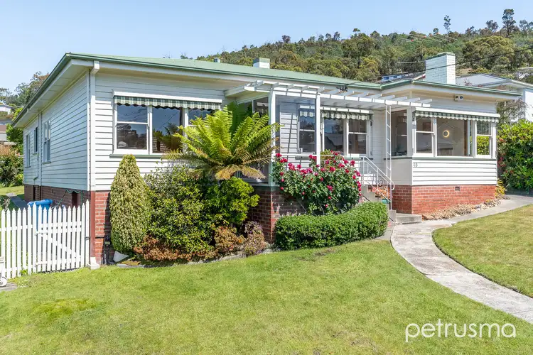 48 Wellington Road, Lindisfarne TAS 7015