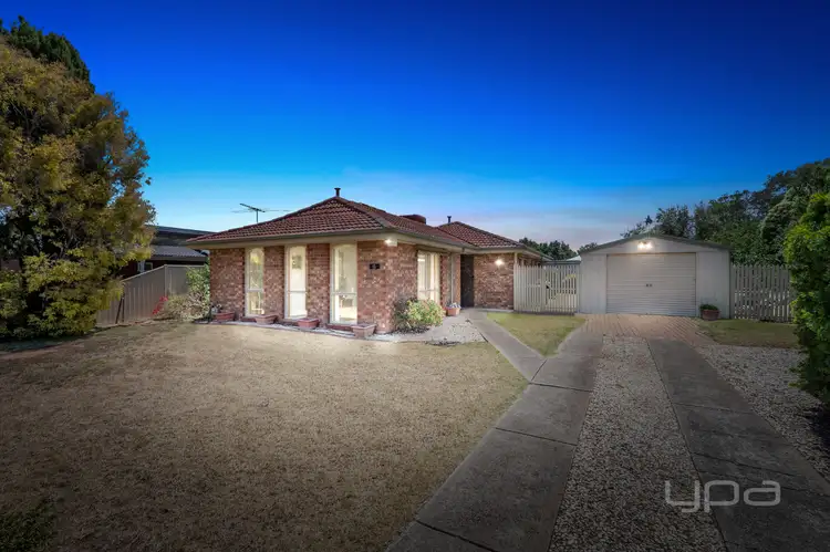 11 Bishop Place, Melton West VIC 3337