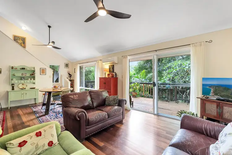 11 Walgooan Way, Ocean Shores NSW 2483