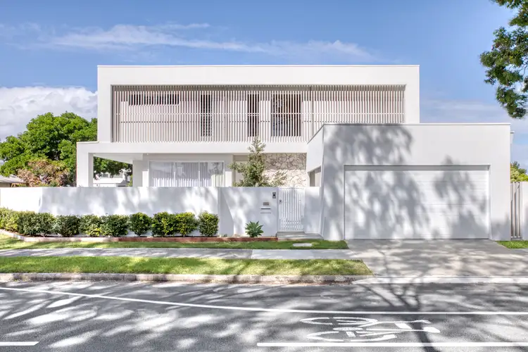 1/1 Seaforth Avenue, Broadbeach Waters QLD 4218