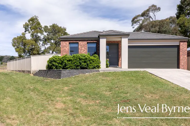 8 Cherry Court, Canadian VIC 3350