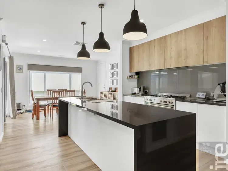 Second view of Homely house listing, 8 Wisteria Parade, Wangaratta VIC 3677