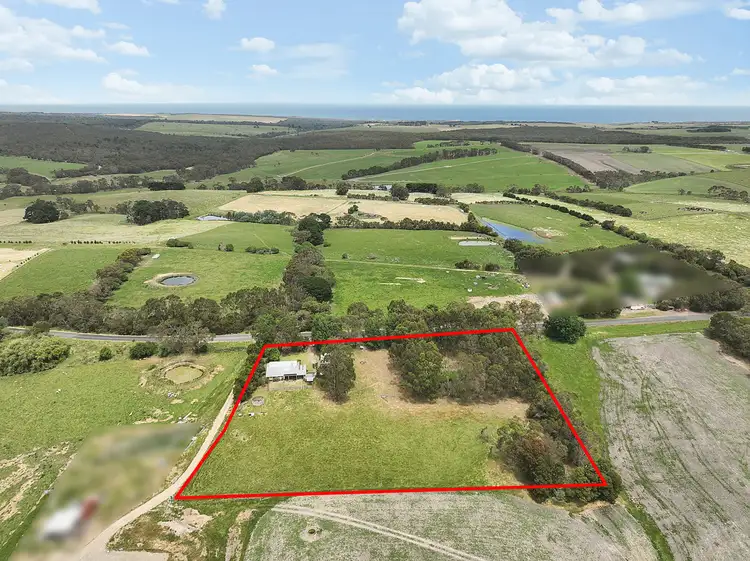 689 Eastern Creek Road
