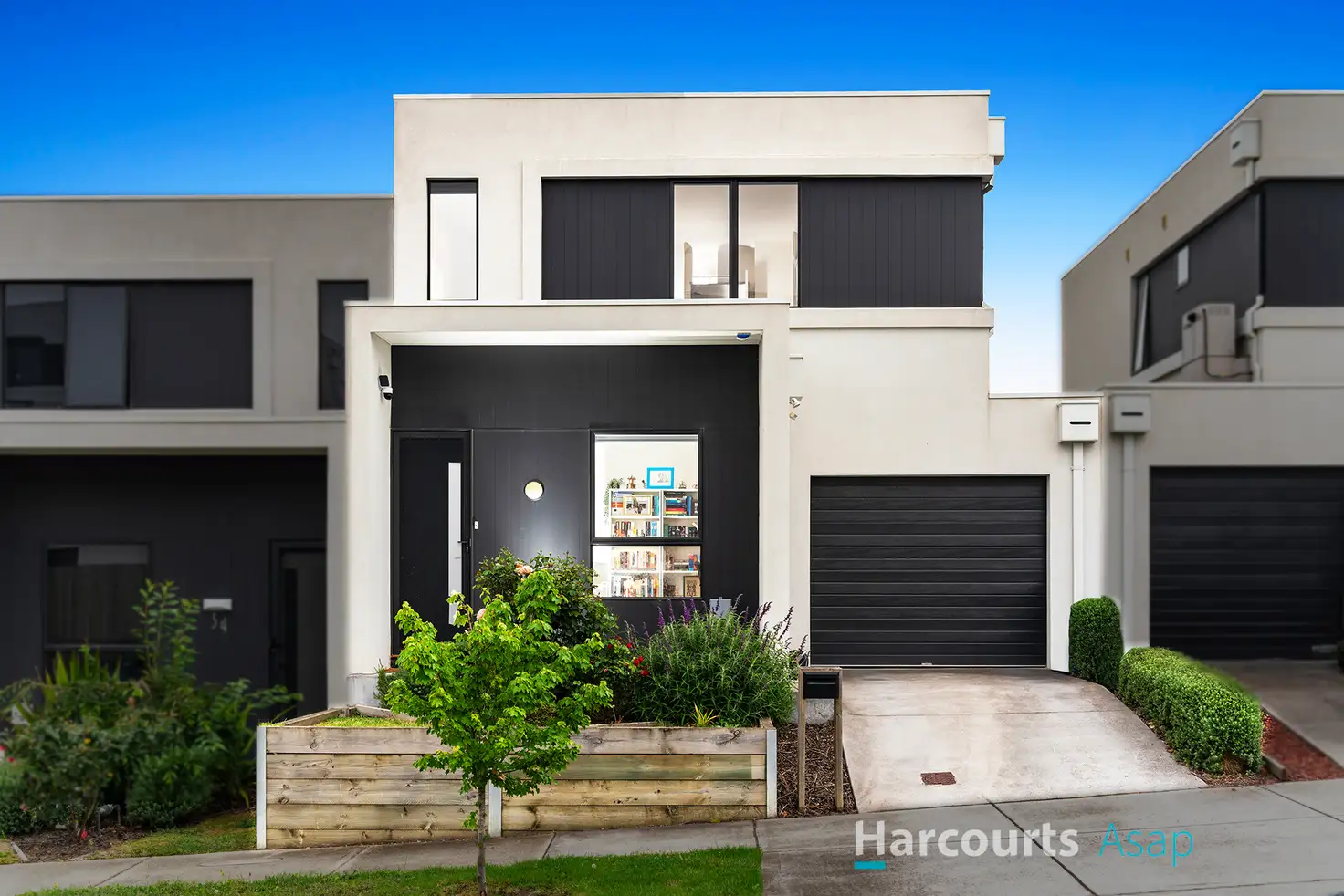 Main view of Homely townhouse listing, 32 Riana Loop, Eumemmerring VIC 3177
