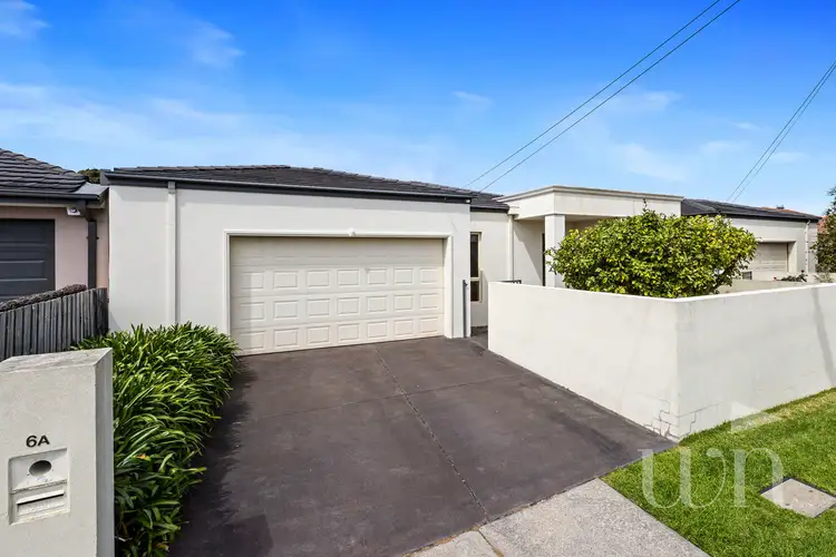 6a Dalsten Grove