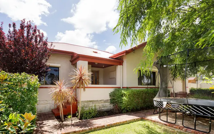 2D Rennie Crescent, Hilton WA 6163