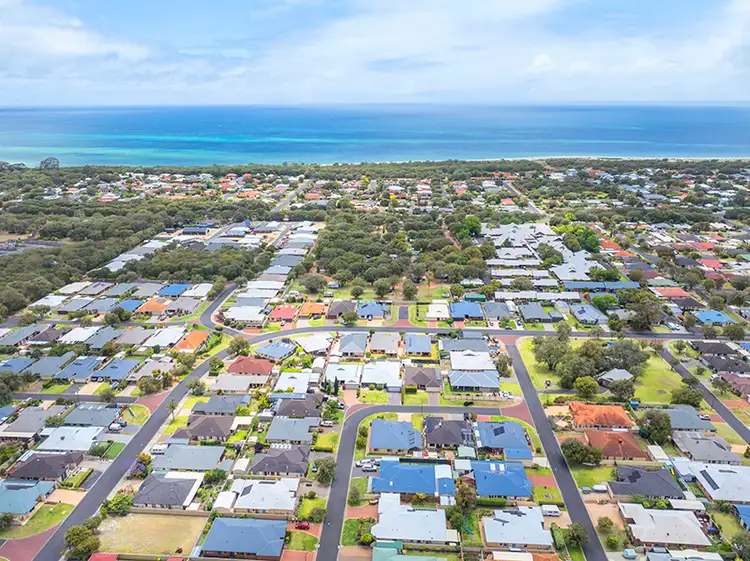 Second view of Homely house listing, 6 Sparrow Crescent, Broadwater WA 6280