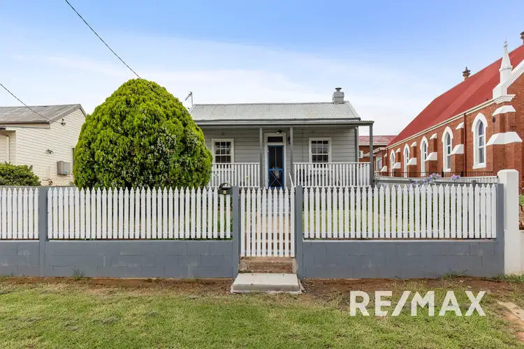 8 Stewart Street, Junee NSW 2663