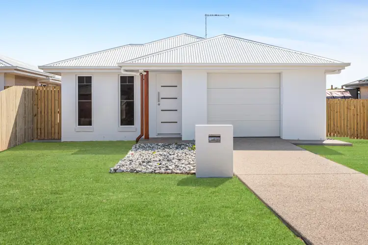 Main view of Homely townhouse listing, 1/10 Sorrento Way, Zilzie QLD 4710