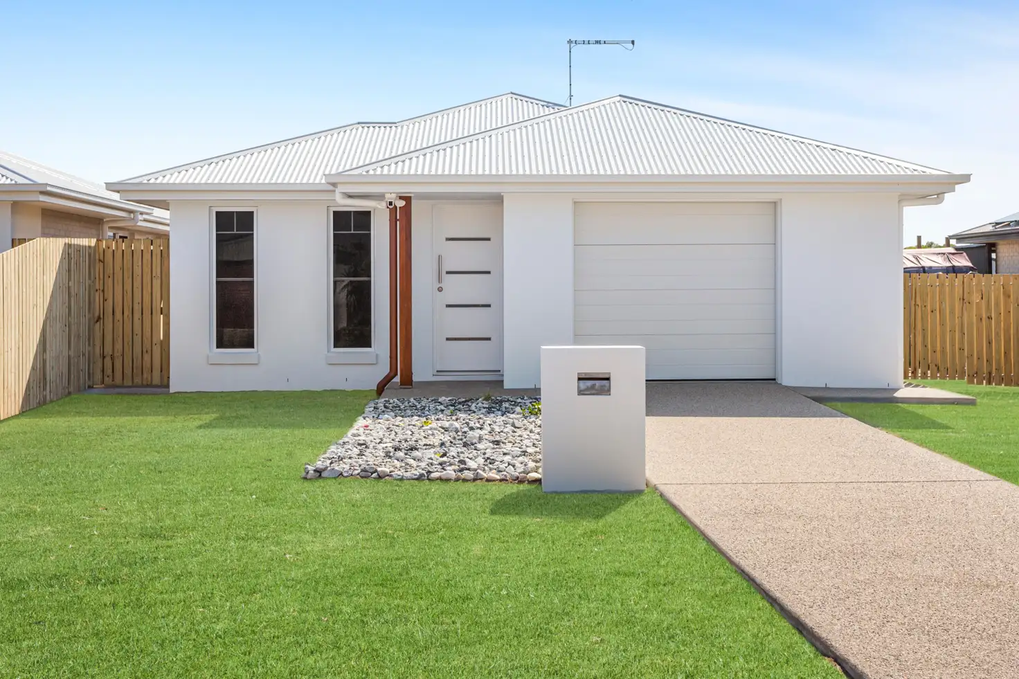 Main view of Homely townhouse listing, 1/10 Sorrento Way, Zilzie QLD 4710