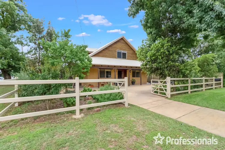 13 Lake Street, Lake Albert NSW 2650