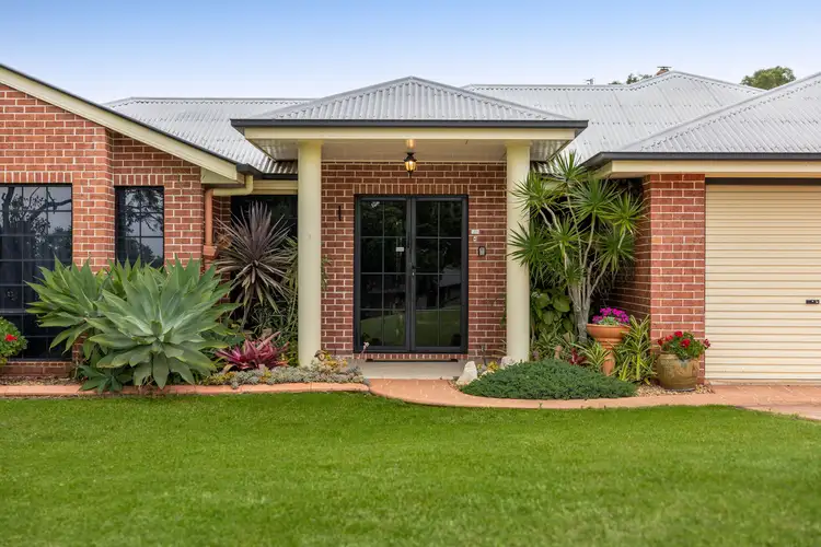 8 Ironbark Crescent, Meringandan West QLD 4352