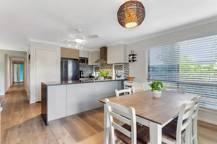 17 Viewland Drive, Mooloolah Valley QLD 4553