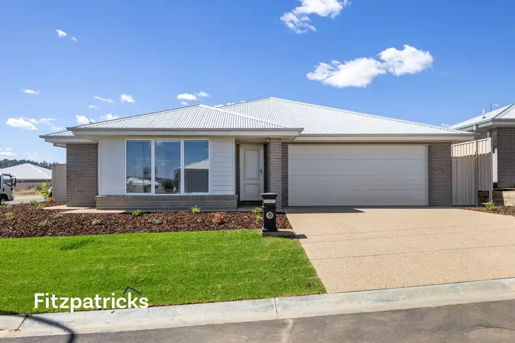 8 Sargood Way