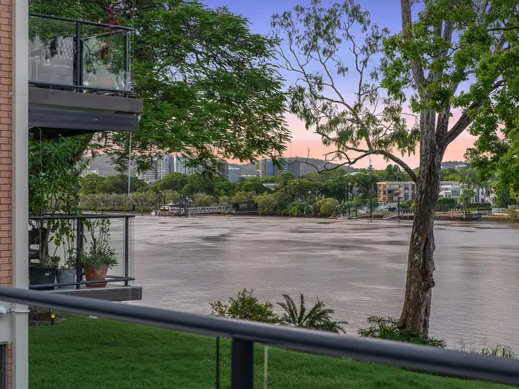 2/136 Macquarie Street, St Lucia QLD 4067