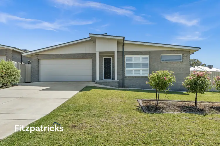 14 Kentucky Crescent, Gobbagombalin NSW 2650