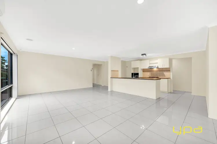 Fourth view of Homely house listing, 33 Masterton Place, Cranbourne East VIC 3977