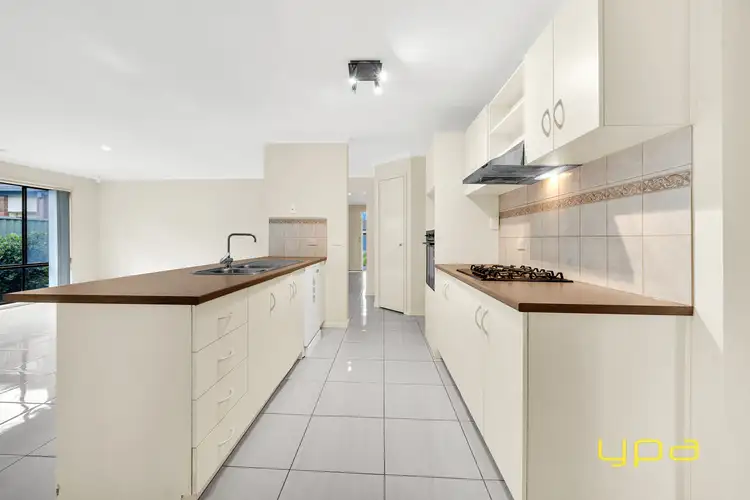 Fifth view of Homely house listing, 33 Masterton Place, Cranbourne East VIC 3977