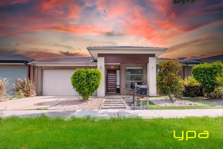 8 Scullin Street, Cranbourne East VIC 3977