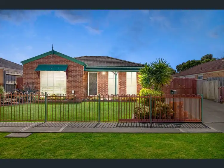 7 Friendship Close, Cranbourne West VIC 3977