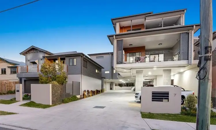 2/7 Sadlier Street, Kedron QLD 4031