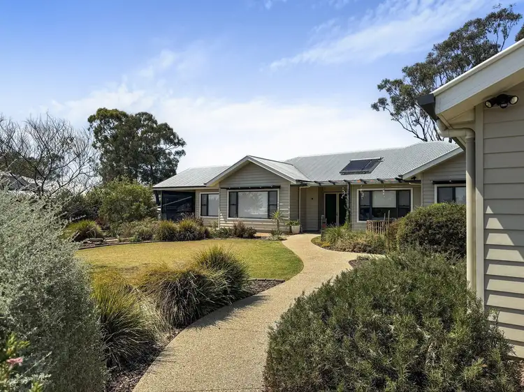 6 Pipit Court, Meringandan West QLD 4352