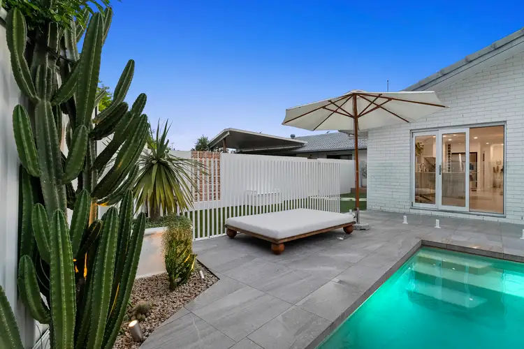 2/10 Russell Court, Miami QLD 4220