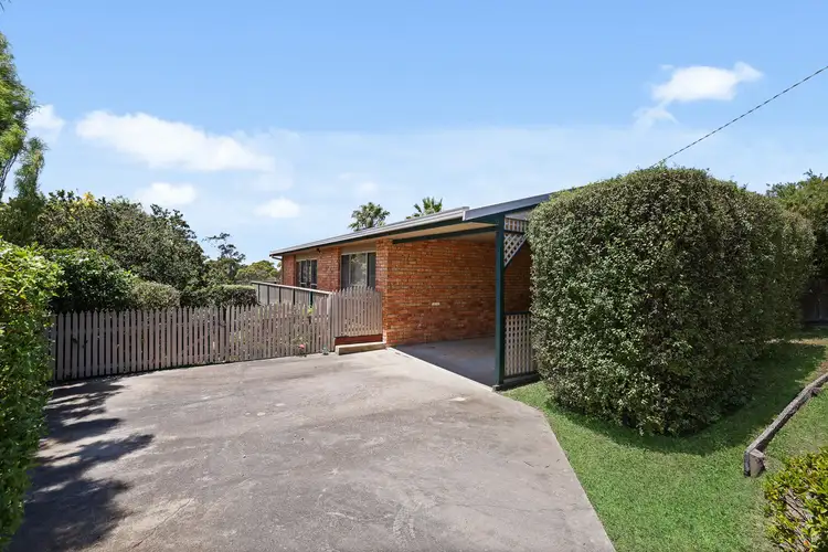 17 Ozone Crescent, Lakes Entrance VIC 3909