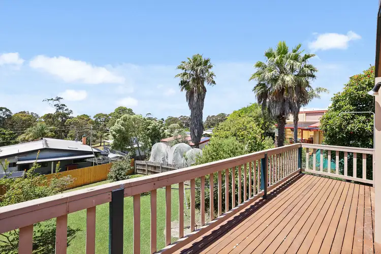 17 Ozone Crescent, Lakes Entrance VIC 3909