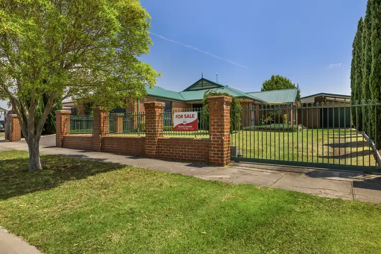 18 Woodburne Drive, Sale VIC 3850
