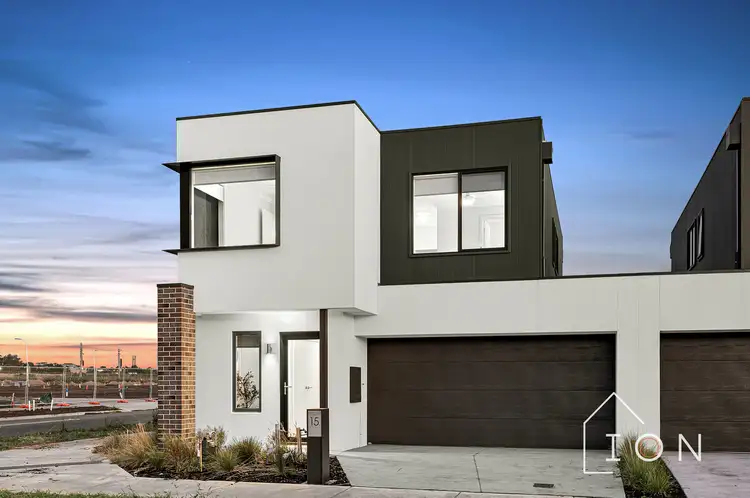 15 Flaxlilly Crescent