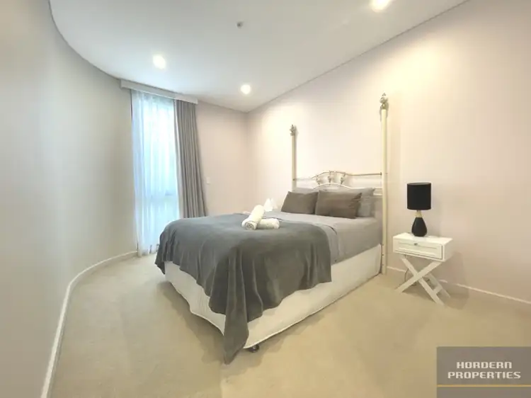 1C Gloucester Avenue