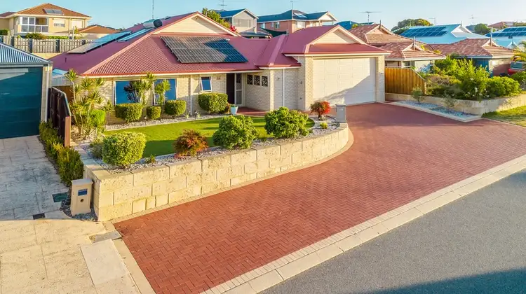 15 Hibbertia Follow, Halls Head WA 6210