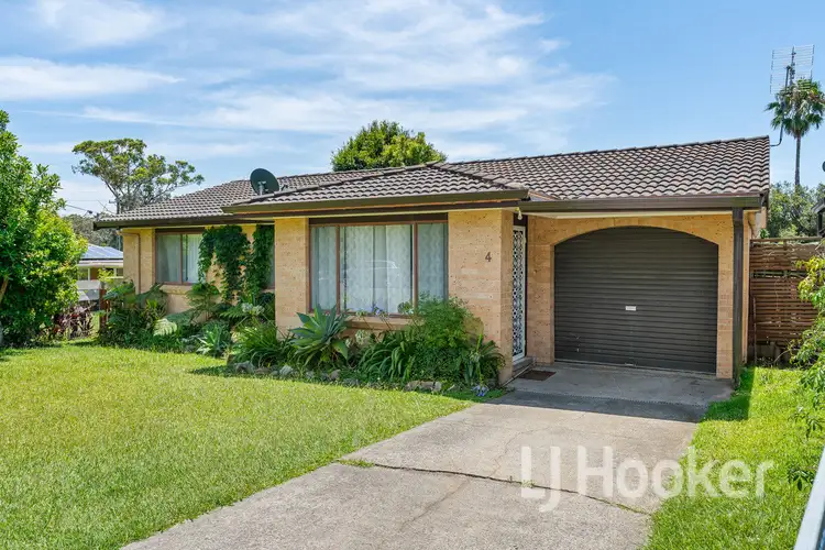 4 Macleans Point Road