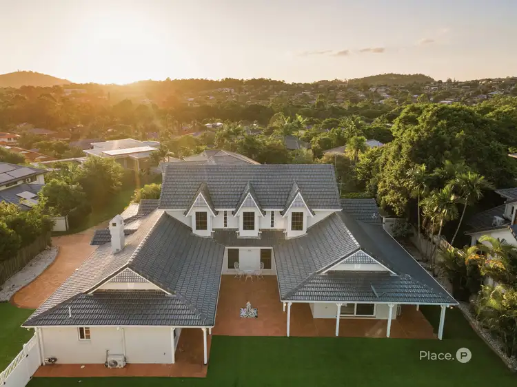 23 Saint Andrews Crescent, Carindale QLD 4152